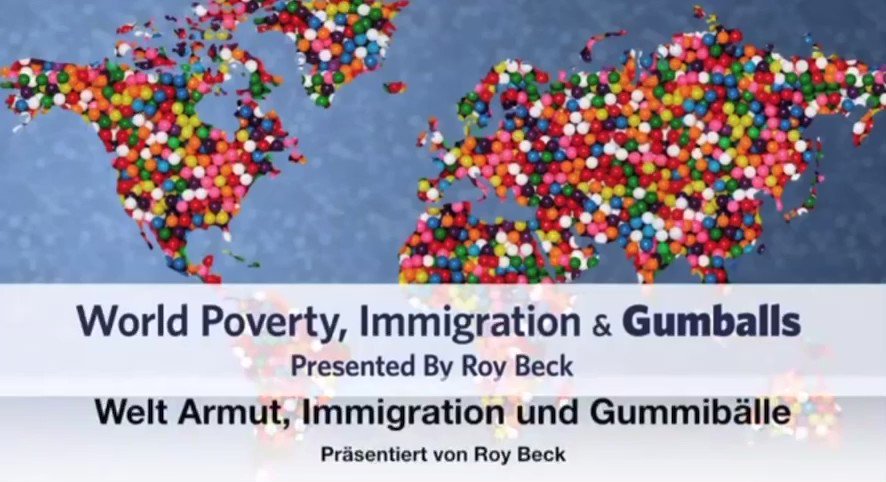 Kein Video hat in den letzten Jahren derart gut veranschaulicht, wie sinnlos das Argument der humanitären Verantwortung in Bezug auf die derzeitige Migration ist. Roy Becks Szenario von der mexikanischen Einwanderung in die USA lässt sich nicht nur perfekt auf die europäische Asylpolitik übertragen, es veranschaulicht auch, dass wir auf einem noch absurderen Holzweg sind als die Amerikaner. Wer glaubt, dass die unkontrollierte Aufnahme von Armutsmigranten auch nur irgendeinen humanitären Unterschied macht, hat bis heute nicht verstanden, dass die Hauptursache der heutigen Migrationsbewegung in einem perspektivlosen Bevölkerungsüberschuss liegt, der nicht kleiner, sondern immer größer wird. Wer weniger Armut auf der Welt will, muss also anfangen, die Probleme dieser Länder vor Ort anzugehen, statt sie durch die Zuwanderung auf Europa auszudehnen und dadurch am Ast zu sägen, der unsere Hilfsbereitschaft überhaupt erst ermöglicht. Wir in Europa spielen Survival of the fittest und klopfen uns dafür auf die Schulter. Diese Migrationspolitik ist vieles, aber sicher nicht moralisch!