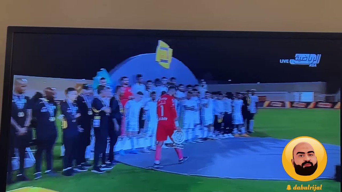 🤣🤣🤣😂😂😂😂🤣🤣🤣🤣🤣😂😂 والله مريضين ولا في عقل و من جد مجانين المدرب فلسع مسكين 😂😂 بهكذا عقلية وبهكذا فكر عمر النادي هذا ماراح يتقدم خطوة 😂😂😂 #الاهلي #الاتحاد #الاهلي_الحزم المقطع من سنابي 😂👇🏻 بكمل هناك
