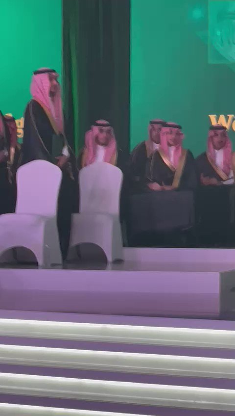 #مدارس_الملك_فيصل لحظه ينتظرها كل أب و أم و سعاده لا توصف الله يحفظ أبنائنا ويجعلهم قرة أعين لوالديهم وينفع فيهم الدين والوطن ، الف شكر لراعي الحفل صاحب السمو الملكي الأمير محمد بن عبدالرحمن نائب أمير منطقة الرياض ولكل من كان خلف هذا التنظيم الرائع