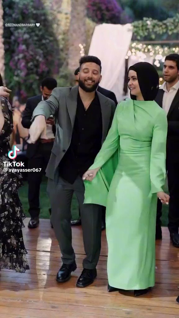 عاجبني انهم عايشين حياتهم كأنهم اصحاب مش اتنين متجوزين وعايشين حياة روتينية .. ❤️❤️❤️