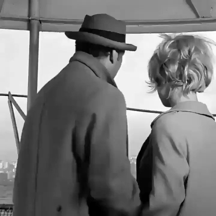 “Korkma, dünyada her zaman inanılacak sağlam şeyler bulunur.'' Ah Güzel İstanbul, Sadri Alışık, Ayla Algan Yön: Atıf Yılmaz, 1966