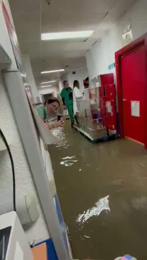 El Hospital Ramón y Cajal inundado.