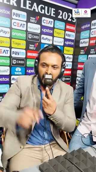 Kedar Jadhav's reaction for MS Dhoni.