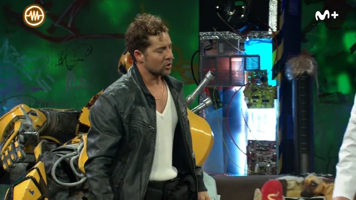Año 2024. La sociedad tal y como la conocemos ya no existe. Los robots se alzaron contra los humanos. El futuro de la humanidad depende solo de una persona: davidbisbal