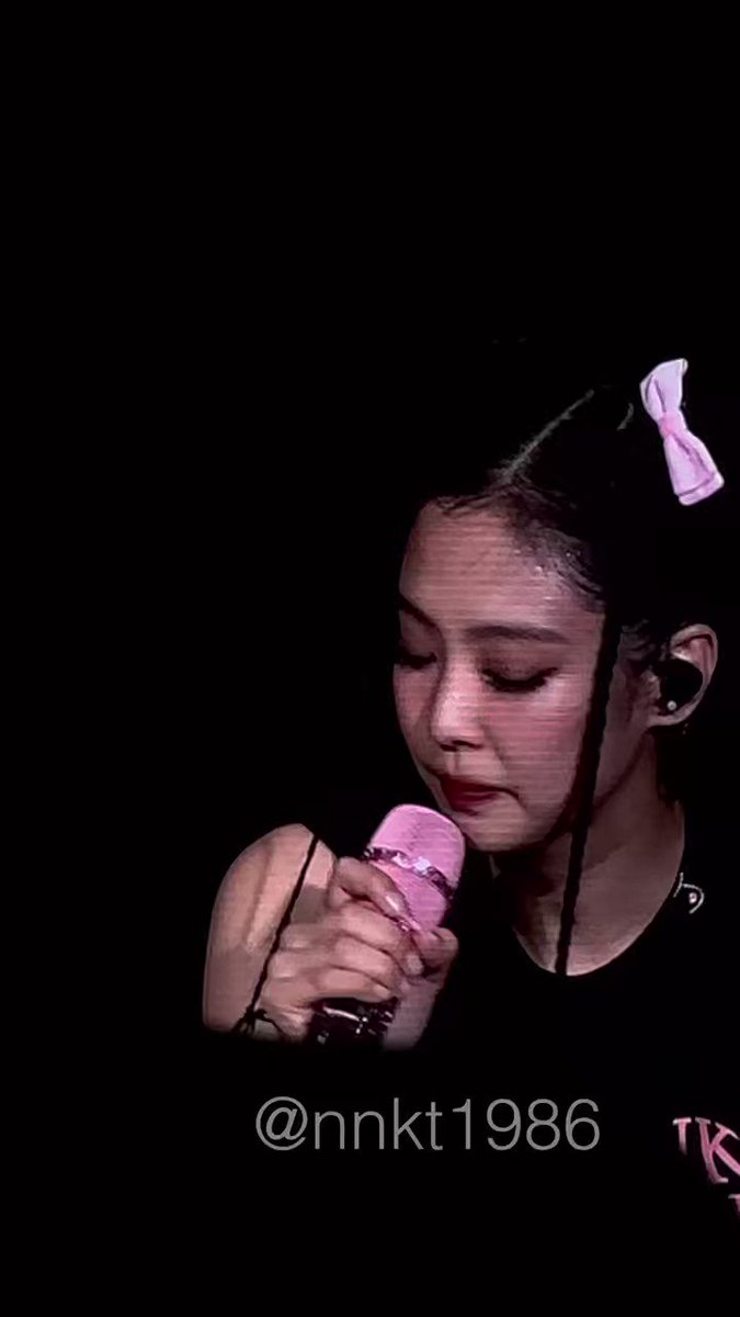 No ผักชี for jennie นะคะ ☺️🤏🏻 เอ็นดูเด็กเล็กไม่ชอบผักชี น้องแชงก็โนผักชี แต่ลิซูชอบผักชี พอน้องถามว่าใครไม่ชอบผักชีบ้าง นี่ยกสุดแขน ได้สถาปนาเป็นMy fav friend จากเจนนี่ทันที หาพวกเก่งอ่ะ 55555555555 แม่จะไปเผาผักชีให้นุเองค่ะน้องเจน #Blackpink #JENNIE #JENNIEShininginThailand_D1