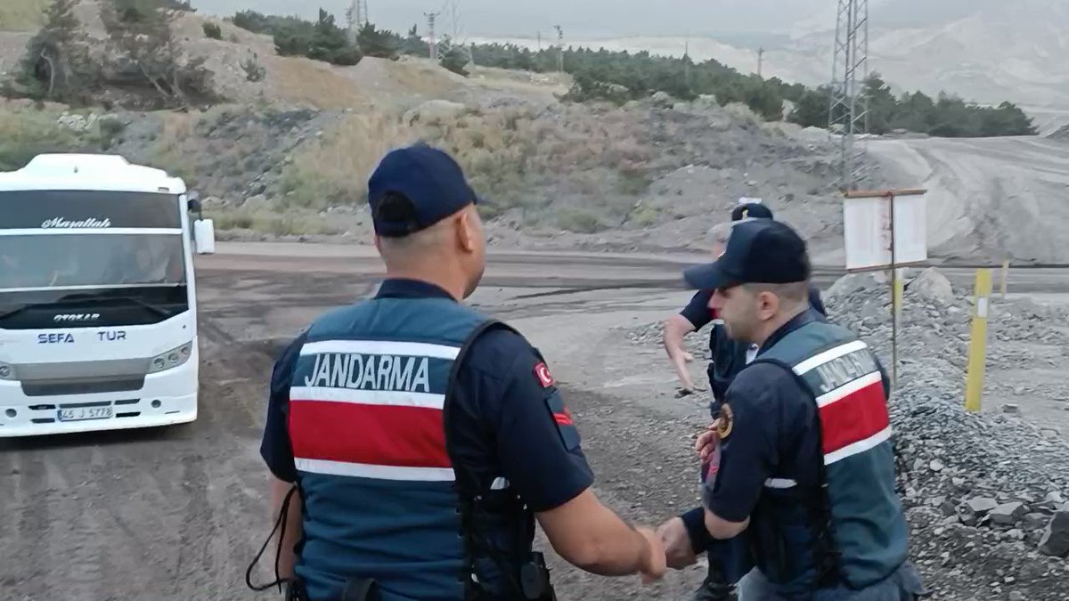 Soma Yeni Anadolu madencilik'te işçilere yapılan haksızlık ve sendikal ayrımcılığa karşı maden önüne giden Genel başkanımız ve yöneticilerimiz gözaltına alındı. #AdaletBuMu?
