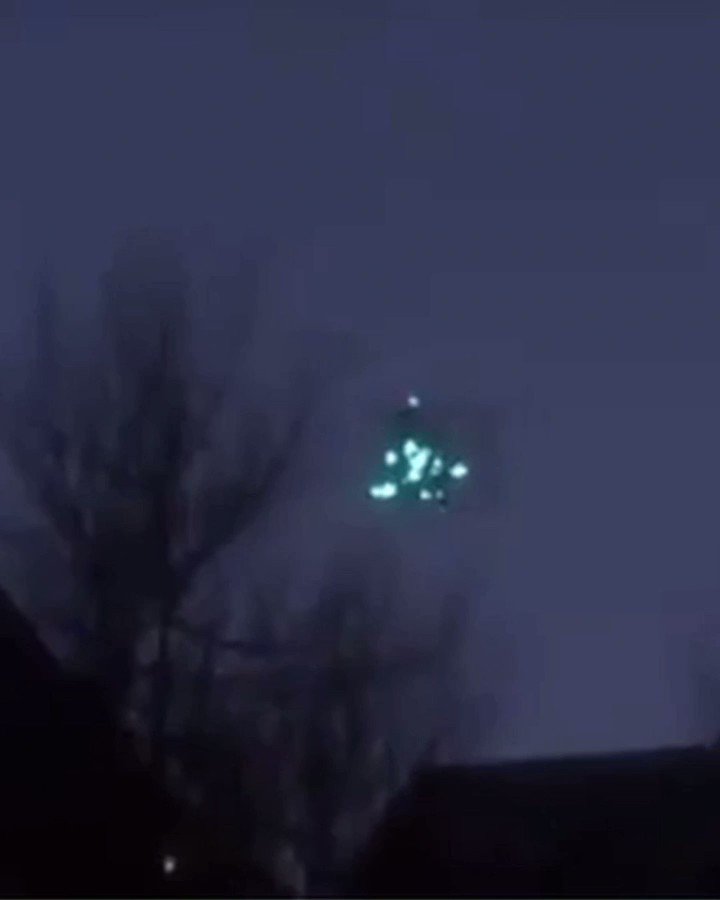 This #UFO video was posted on #MUFON website today. Allegedly filmed over #Uzbekistan few years ago. #ufos #portal #aliens #ufovideo