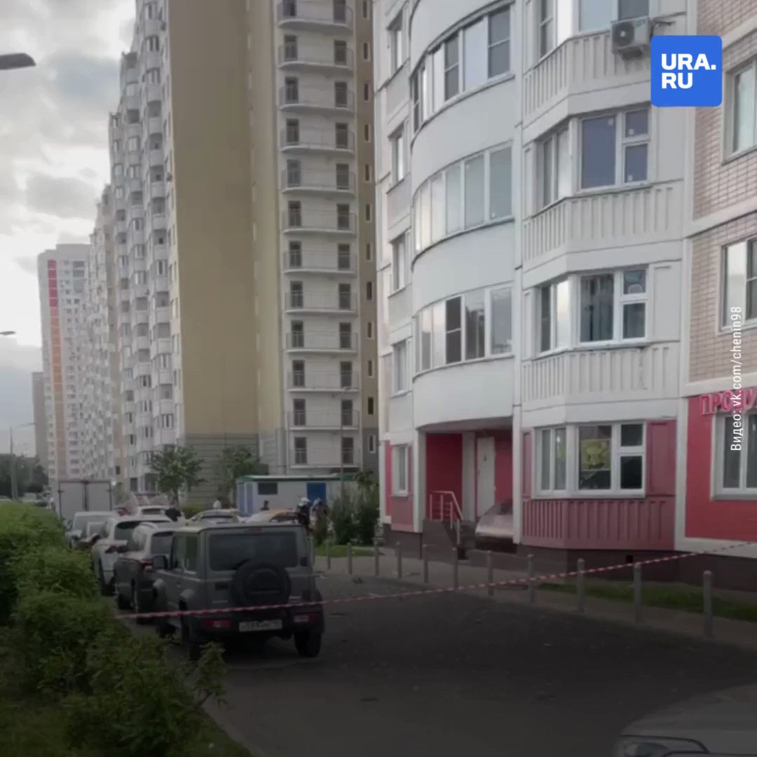 Атаки беспилотников на Москву — агония террористического киевского режима, жалкая попытка ответить на удары ВС РФ по военным объектам хунты. Их инфраструктура несёт тотальные потери. Лучший ответ на эти атаки — возвращение наших территорий, по нелепости попавших в состав Украины.