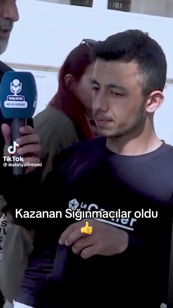 Suriyeli PİÇ diyor ki : “Recep Tayyip Erdoğana OY vermeyen defolup gitsin bu ülkeden” Ömrüm boyunca Rte’ye OY vermeyen BEN Seni’de Seninle birlikte gelenleri Ne kadar Suriyeli varsa Alayınızın AMK Kimsin sen amk çocuğu Beni yurdumdan kovuyorsun Kanını skerim senin