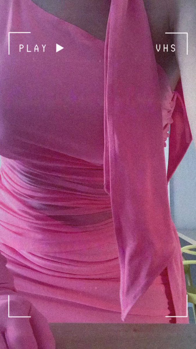 In love with my pink 👗 what do u think ? Is the color good for me ? ☺️☺️