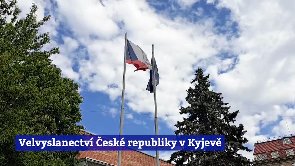 ❗️ Diplomacie nejsou jen vrcholná jednání v Černínském paláci. Je to náročná práce, která často probíhá ve složitých podmínkách. Znalosti a dovednosti diplomatů jsou nezbytné pro naši zásadní prioritu - zajištění bezpečnosti naší země. #DiplomacieNasBrani #CeskaDiplomacie