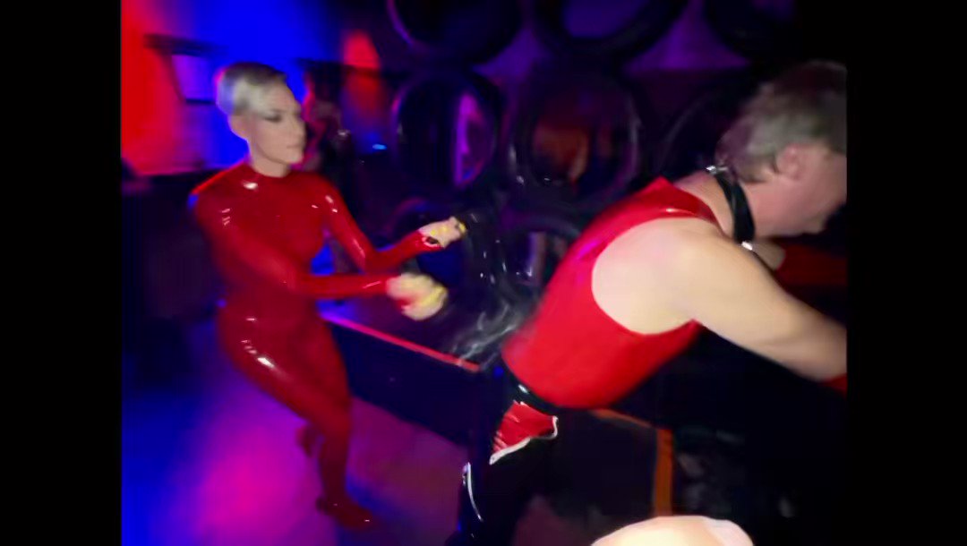 📡 🔳🌞Kicking off Summer Season ⚙️Fetish Factory TRNTY 🐈‍⬛ #fetishfactory #FloridaFetishWeekend #FFW28 #fetishball ⚙️ Jean Bardot™️ 🌹Goddess Phoenix™️ 🌹Skye Marlowe 🌹 The Fetish Universe Bondesque @KinkEMagazine TheRubberdom.bsky.social Dirk Hooper KINK QUEENS ®️™ ᗪOᗰᑕOᑎ® Fetish Con