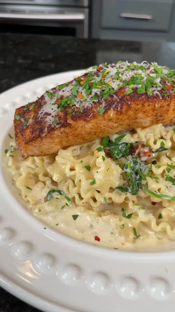 Salmon Pasta for dinner 😍😍