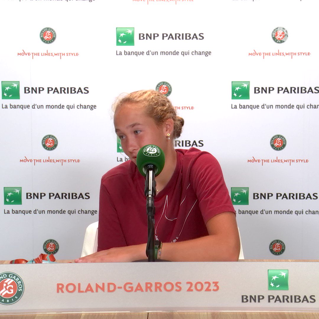 "I texted him...he actually answered me" Andy Murray and Ons Jabeur putting a smile on Mirra Andreeva's face 😁 #RolandGarros