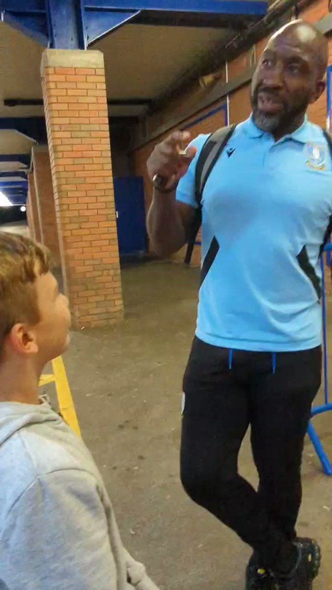 Great to see Darren Moore and Sheffield Wednesday back in the Championship. Throwback to when he gave this young lad tips on how to be a wing back… An absolute gentlemen 👏👏