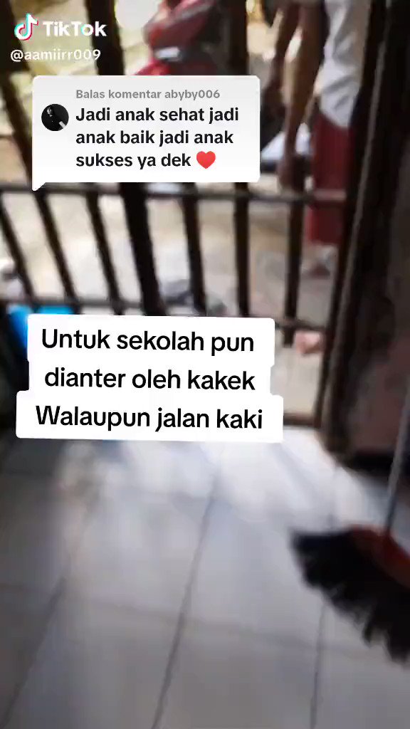 Tanyarl 💚 Abis liat vtnya langsung, nangis banget sakit bgt asli sesek liat videonya. Karena dulu pas sd - smp aku pernah jadi korban bully kerasa banget gimana sakitnya adek itu, tiap pulang sekolah nangis, prnah grgr aku cm dikepang dua aku dijambak sm kk kelas, yang ini snyum adeknya:")