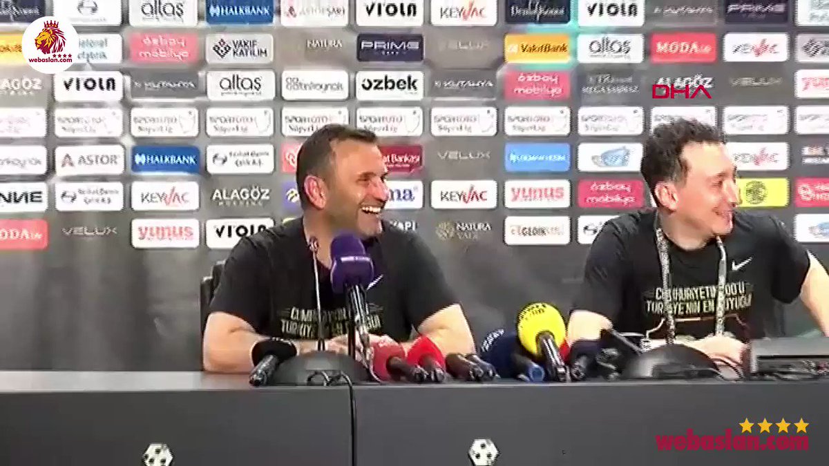 🥳 Galatasaraylı futbolculardan Okan Buruk'un röportajına sulu baskın!