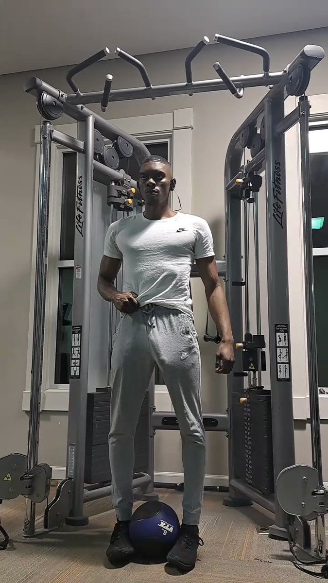 I love to make it arch. #fitness #workout #FitnessMotivation #gym #bbc #dickprint #greysweatpants #model