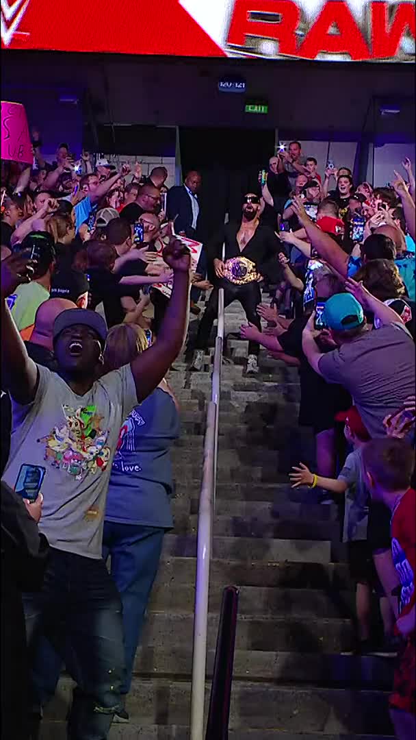 We NEED this photo! Seth Rollins #WWERaw