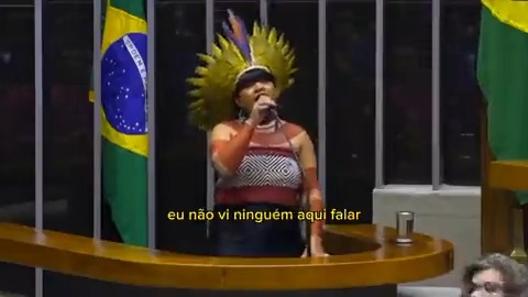 O PL490 pretende matar a mulher mais velha da humanidade que é a terra, quando se ataca a terra todas nós mulheres indígenas somos atacadas, é por isso que grito NÃO AO PL 490, não podemos permitir esse genocídio legislado. #PL490não #MarcoTemporalNão