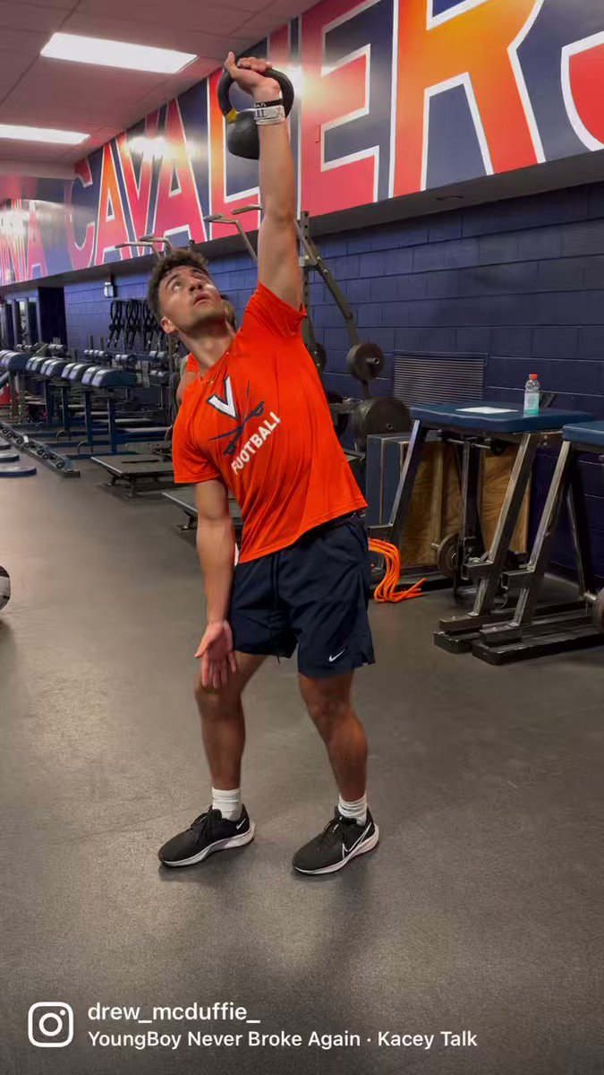 Some Lower Body w/ the QBs 💪 Split-Stance KB Windmill Landmine Lateral Lunge Cable Curtsy Step-Down