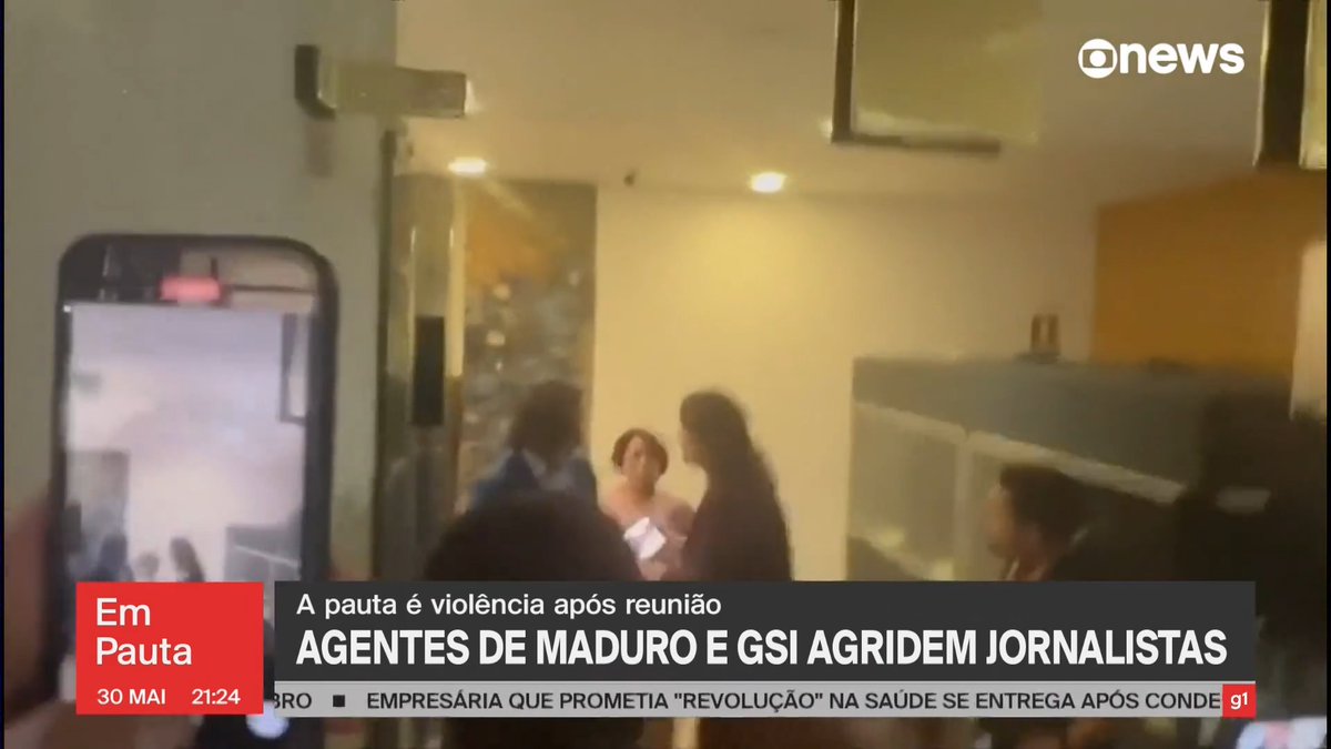 Depois da reunião no Itamaraty, agentes de segurança de Nicolás Maduro, e a serviço do GSI da presidência brasileira, agrediram jornalistas. Um deles deu um soco no peito da repórter Delis Ortiz. ➡ Assista ao #EmPauta com marcelocosme: #GloboNews