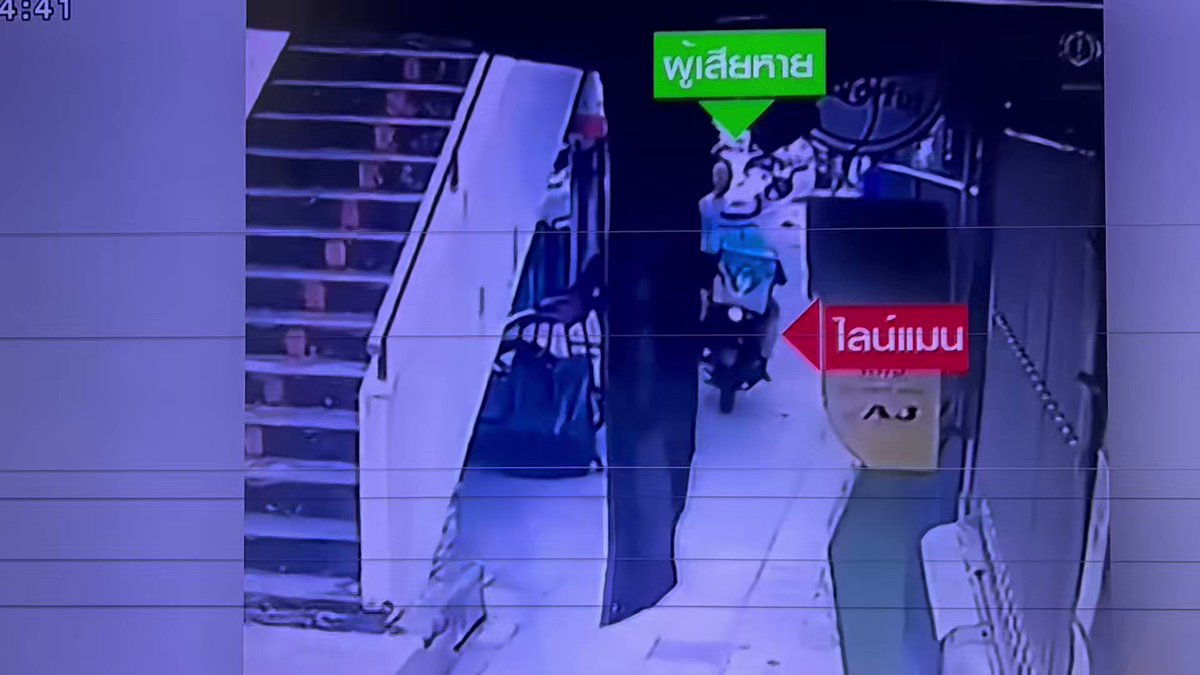 เอ่อ ถนนหรือฟุตบาท ขึ้นไปขี่ได้ยังไงก่อน แล้วมาบอกคนที่เดินว่า “ทำไมไม่หลบ” โดนหลายข้อหานะ ทำร้ายร่างกายด้วย