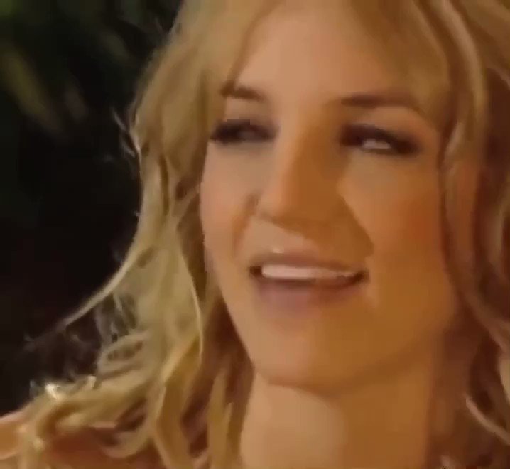 Gözler Ruhun Aynasıdır, Britney Spears insan şekline gizlenmiş karanlık varlıklardandır.