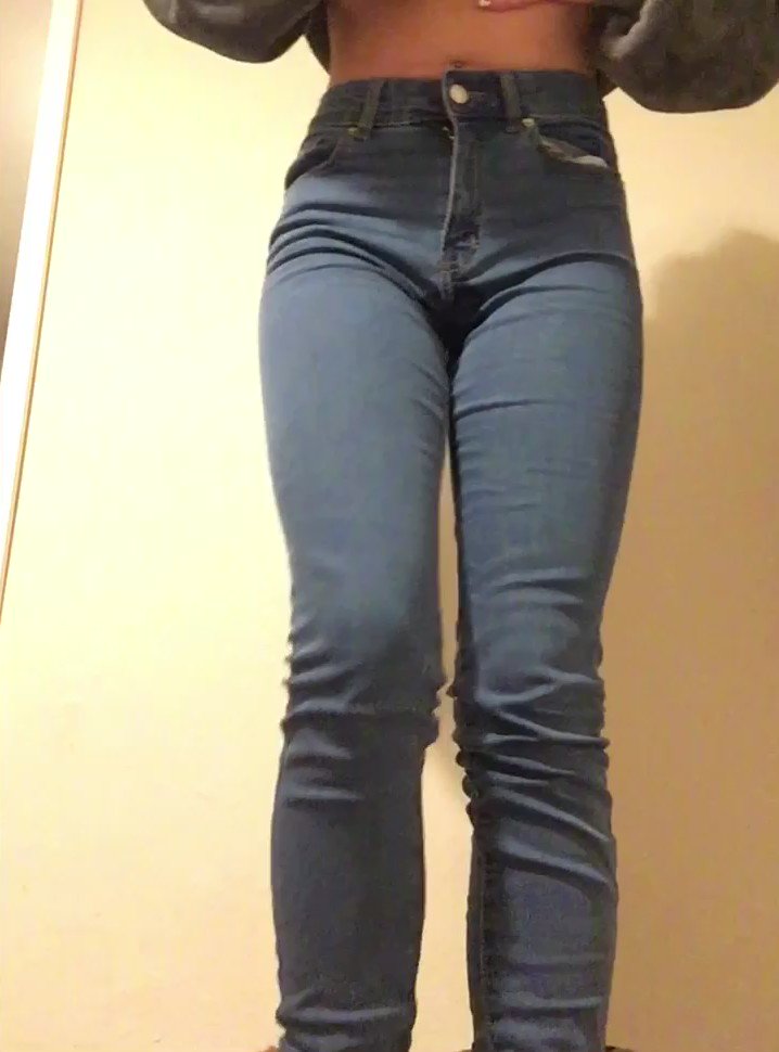 Oh god I think.. fuck it’s coming out!! I can’t hold it…Fuck …AH ! Im pissing into my jeans! No no no stop!! I’m… I’m wetting myself… I’m having an accident… I can’t stop peeing #omorashi #omotwt #wetting #omorashiwetting #desperationwetting #jeanswetting