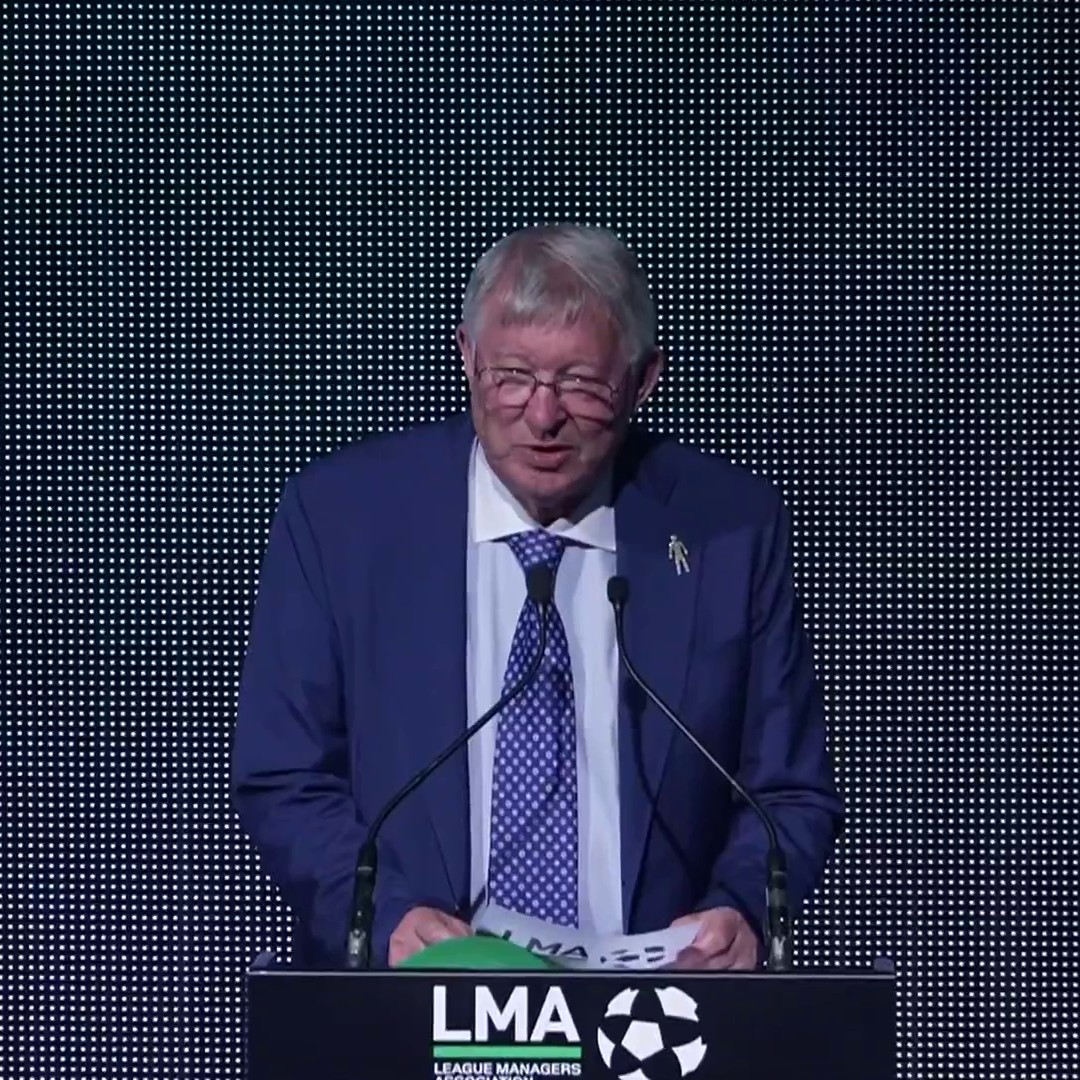 "It's sore isn't it!" 🥲 Sir Alex Ferguson presenting the LMA Manager of the Year award to Pep Guardiola...