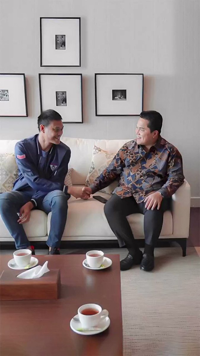 Kurnia Meiga dikawal sampe sembuh bahkan mau dibantu buka usaha karena Meiga sudah 6 tahun tanpa penghasilan karena sakitnya. Mantap pak Ketum.. 💪