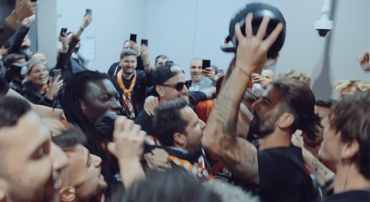 😍 O zaman dans... 🕺🏻 #ŞampiyonGalatasaray #MayıslarBizimdir