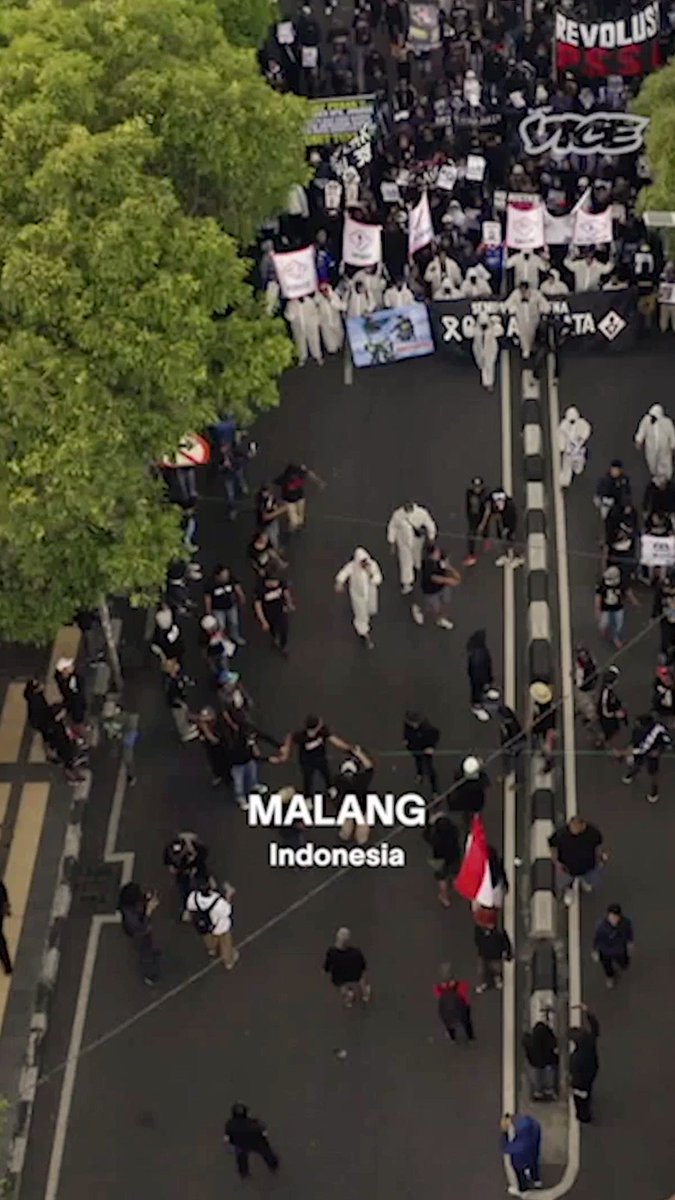1 Oktober 2022 tercatat sebagai hari terkelam sepanjang sejarah sepak bola Indonesia. Saksi bisu kekerasan polisi, Tragedi Kanjuruhan membuat seruan reformasi Polri kian nyaring dikumandangkan.
