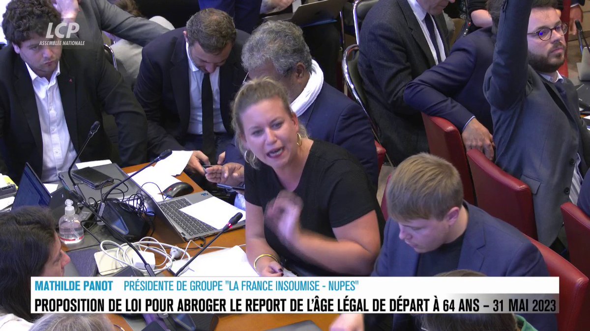 Après avoir reçu des consignes du gouvernement, la présidente de la commission supprime TOUS les amendements de l'opposition sur la loi d'abrogation de la réforme des retraites. Totalement inédit et d'une gravité extrême. #DirectAN #DemocratieEnDanger