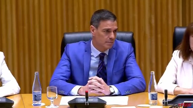 Una España tolerante u homófoba. Una España diversa o confrontada. Una España reformista o con recortes. Una España progresista o trumpista. 👉🏼 Es urgente aclararlo cuanto antes el #23J. Pedro Sánchez