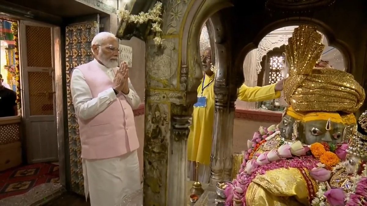 प्रधानमंत्री श्री Narendra Modi ने राजस्थान के पुष्कर में ब्रह्मा जी के मंदिर में पूजा-अर्चना की। #RajasthanWithBJP
