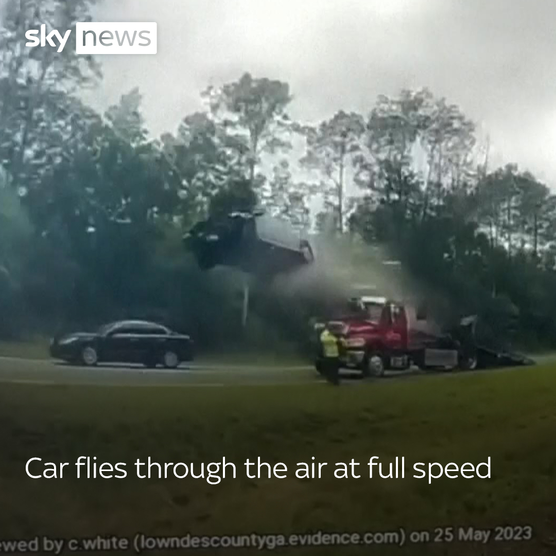 Bodycam footage shows the moment a car drove up the ramp of a tow truck at full speed, going airborne and crashing into another car. The driver, a 21-year-old woman from Tallahassee, USA, survived the crash with serious injuries.