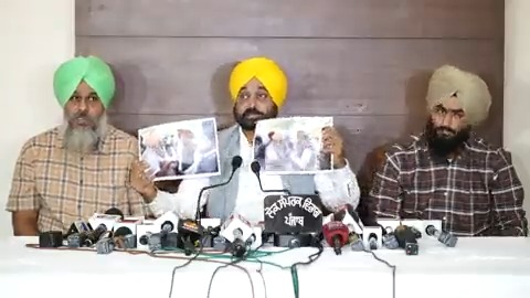 ਹੈਰਾਨੀ ਹੁੰਦੀ ਹੈ ਚੰਨੀ ਸਾਬ੍ਹ ਨੇ ਵੱਡੇ ਸਾਹਿਬਜ਼ਾਦਿਆਂ ਦੇ ਦਰ ‘ਤੇ ਜਾ ਕੇ ਸਹੁੰ ਚੁੱਕ ਲਈ…ਹੁਣ ਅਸੀਂ ਖਿਡਾਰੀ ਵੀ ਪੇਸ਼ ਕਰ ਦਿੱਤਾ ਤੇ ਤੁਹਾਡਾ ਝੂਠ ਵੀ ਬੇਨਕਾਬ ਕਰ ਦਿੱਤਾ…ਗੁਰੂ ਮਹਾਰਾਜ ਦੇ ਦਰ ‘ਤੇ ਜਾ ਕੇ ਮੁਆਫ਼ੀ ਮੰਗ ਲਿਓ…ਬਾਕੀ ਜੋ ਵੀ ਕਨੂੰਨੀ ਕਾਰਵਾਈ ਹੋਵੇਗੀ ਅਸੀਂ ਜ਼ਰੂਰ ਕਰਾਂਗੇ…