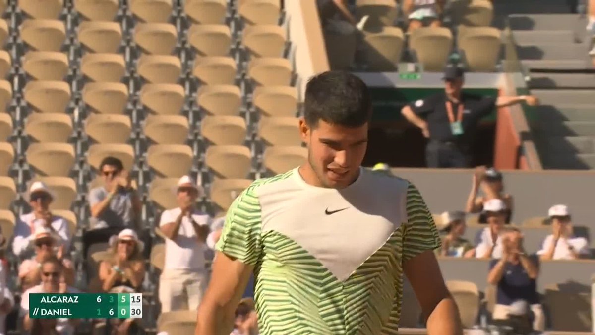 Tweener x2 🧙 #RolandGarros | Carlos Alcaraz