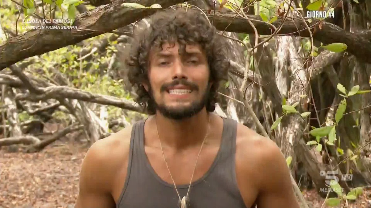 "LOVE IS IN THE AIR" 🤣🤣 #Isola