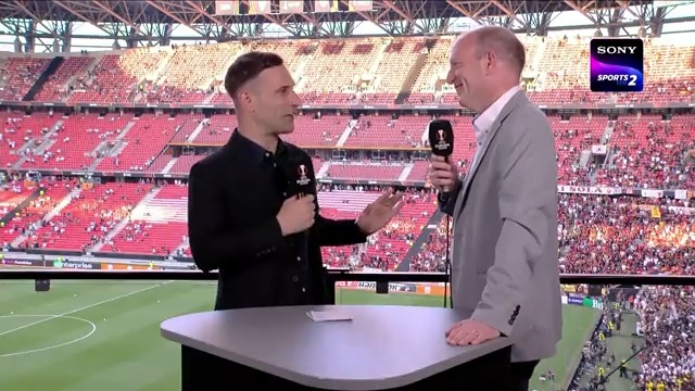 🗣️ "Harsha Bhogle is my Hero" - #peterdury 🥹 Watch this candid conversation between Adriano Del Monte &amp; the legendary British commentator that will certainly bring a smile to your face 😍😄 #SonySportsNetwork #UEL #SEVASR | Harsha Bhogle