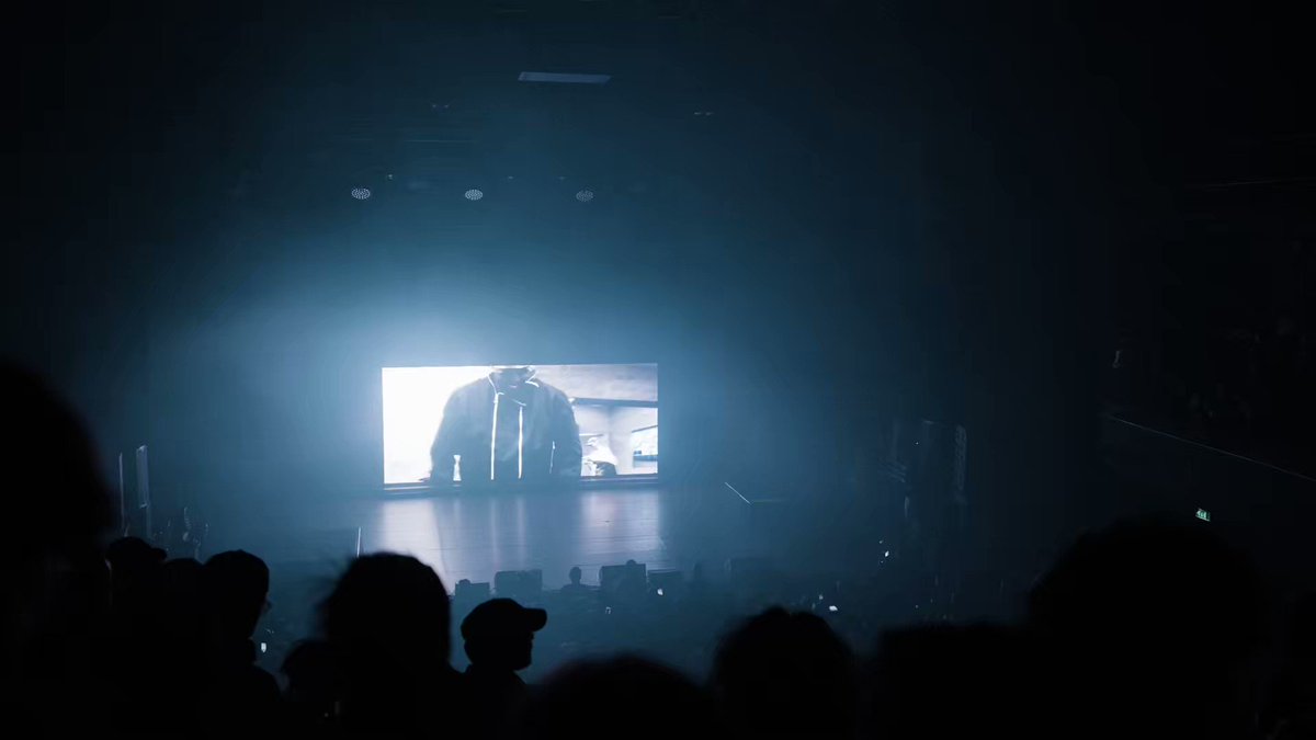 Pour toujours je serai le premier rappeur Suisse à faire et sold out L'Olympia rien ne sera plus comme avant maintenant. 🏴‍☠️ Ainsi soit-il et merci ! 🏆