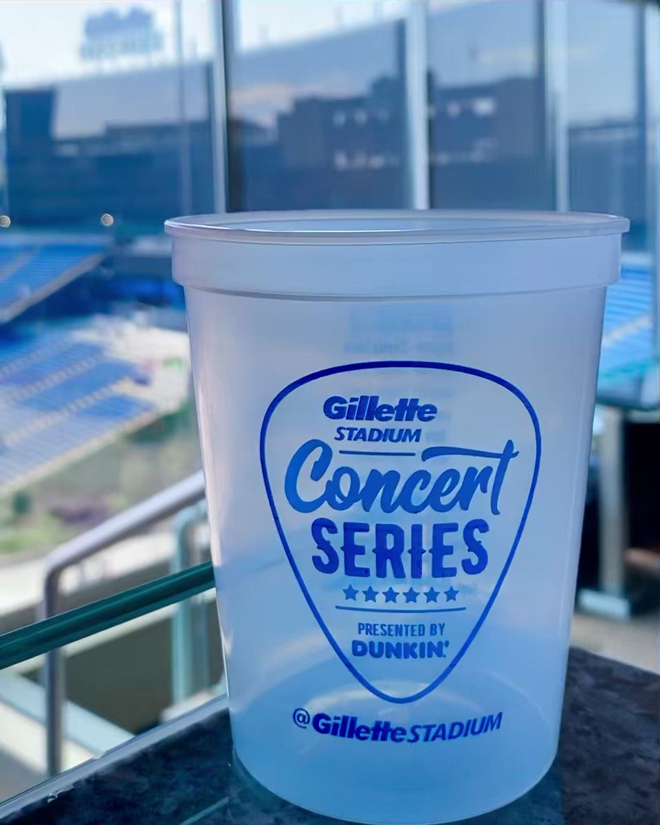 Stay cool this summer with our exclusive, color-changing concert cups! RT and follow us to enter to win.