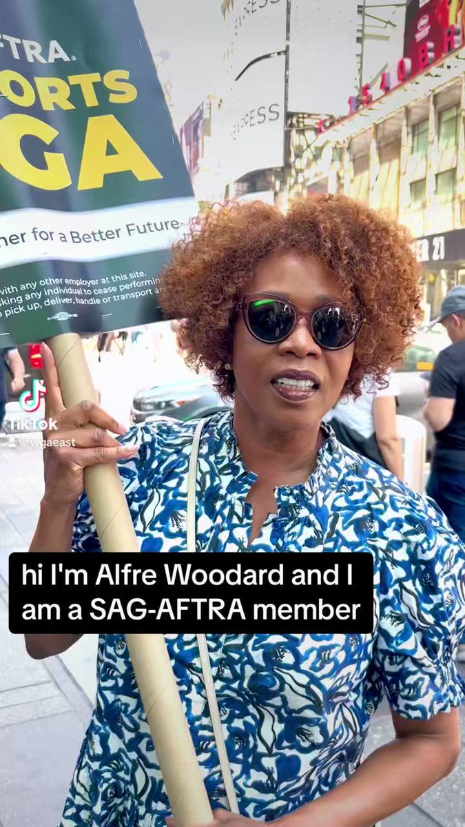Alfre Woodard brought her empowering energy to the Paramount picket today! Words of wisdom ⬇️ Alfre Woodard #WGAstrong #WGAstrike #1u