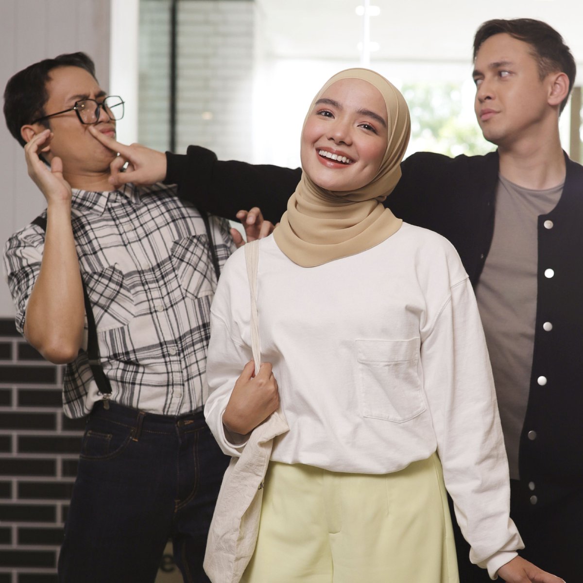 Wah confident😎 betul Adam tu beratur untuk Misha. Muat turun App McD sekarang, boleh order dari mobile🤳🏽 je kalau nak elak beratur. RUGI TAU kalau tak pakai App McD! fazziqmuqris Qasrina yapthatsme #McDonaldsMalaysia #RugiTau