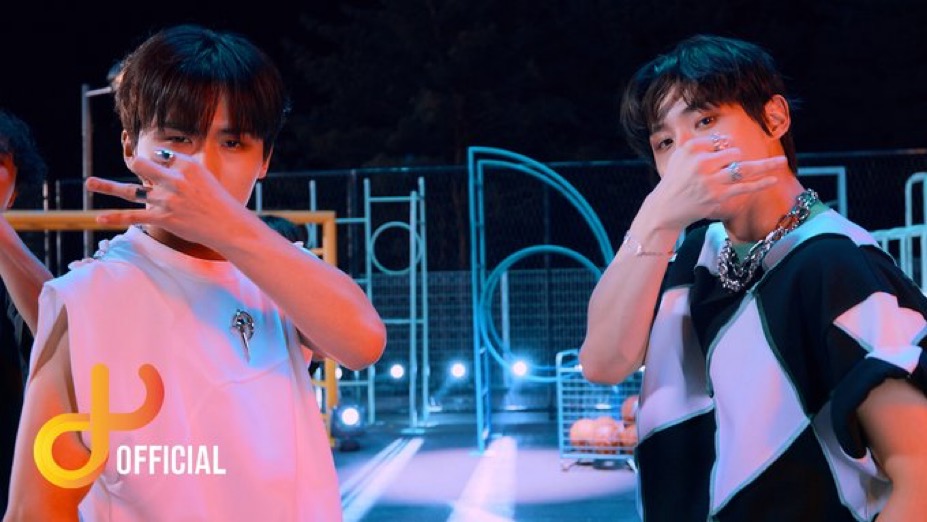 DKZ’s subunit NINE TO SIX has made their debut with the single “Don’t Call Me” and it’s MV! DKZ OFFICIAL #DKZ 🔗