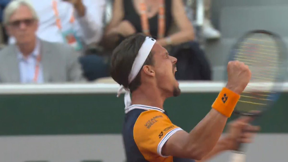 BATTLE ROYALE 👏 5 hours and 26 mins later, Daniel Altmaier outlasts Sinner in an epic 6-7(0), 7-6(7), 1-6, 7-6(4), 7-5 to make the #RolandGarros third round.