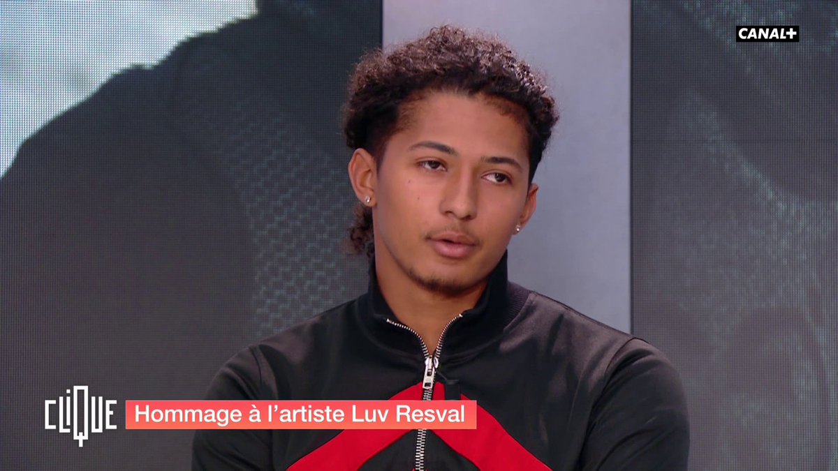 "Ça aurait été un grand manque de respect de ne pas le sortir." - Savage Toddy (Savage toddy) revient sur la disparition de son frère et explique la genèse de #Mustafar, son album posthume. #Clique, tous les soirs à 19H15 en clair et en direct sur CANAL+.