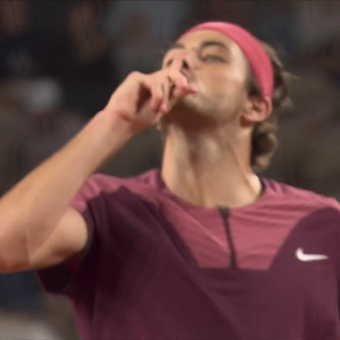 Well this was a very, very, VERY stupid idea from Fritz. What the well was he expecting when playing the last French standing in the tournament? I’ll never understand players from a Slam country not being able to hold it together in an hostile atmosphere.
