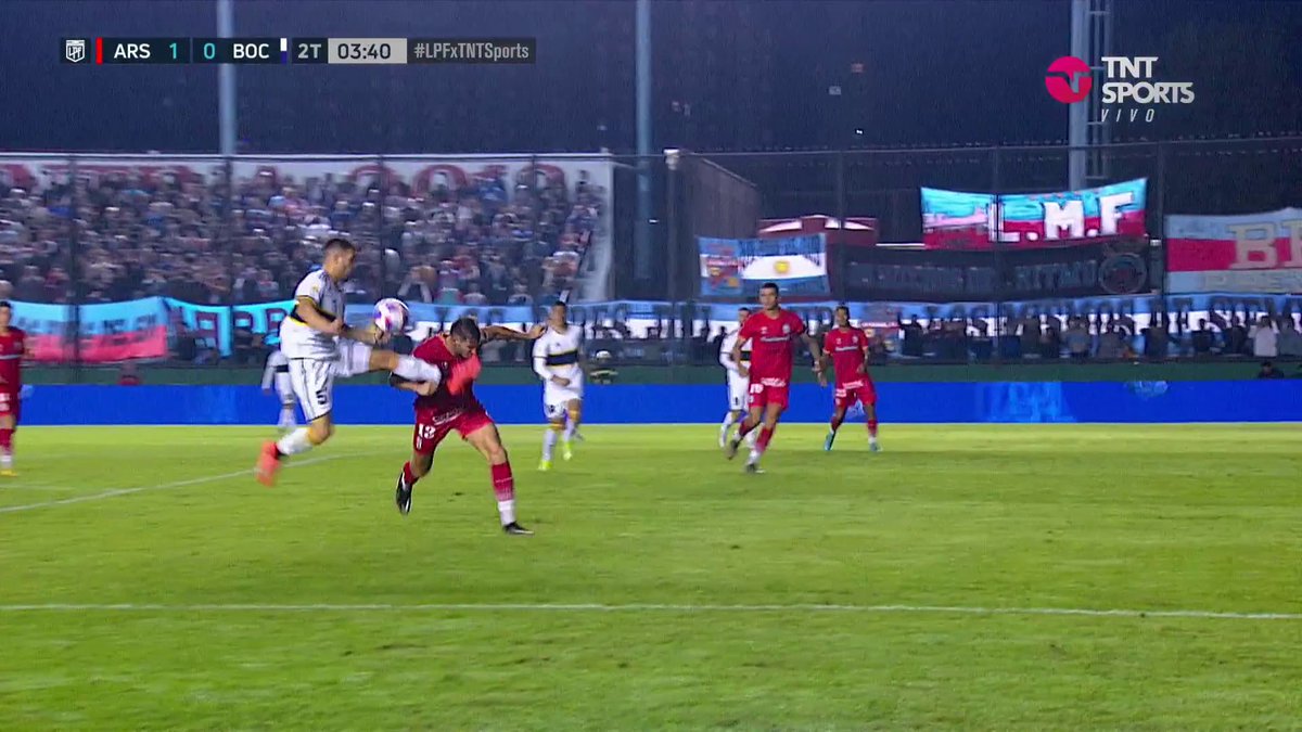 La acción de Weigandt no me parece para sanción con roja directa, pero es pura interpretación.